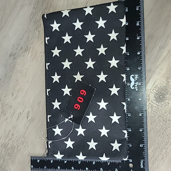 909 Zippered Accesory Pouch - Picture 3 of 3